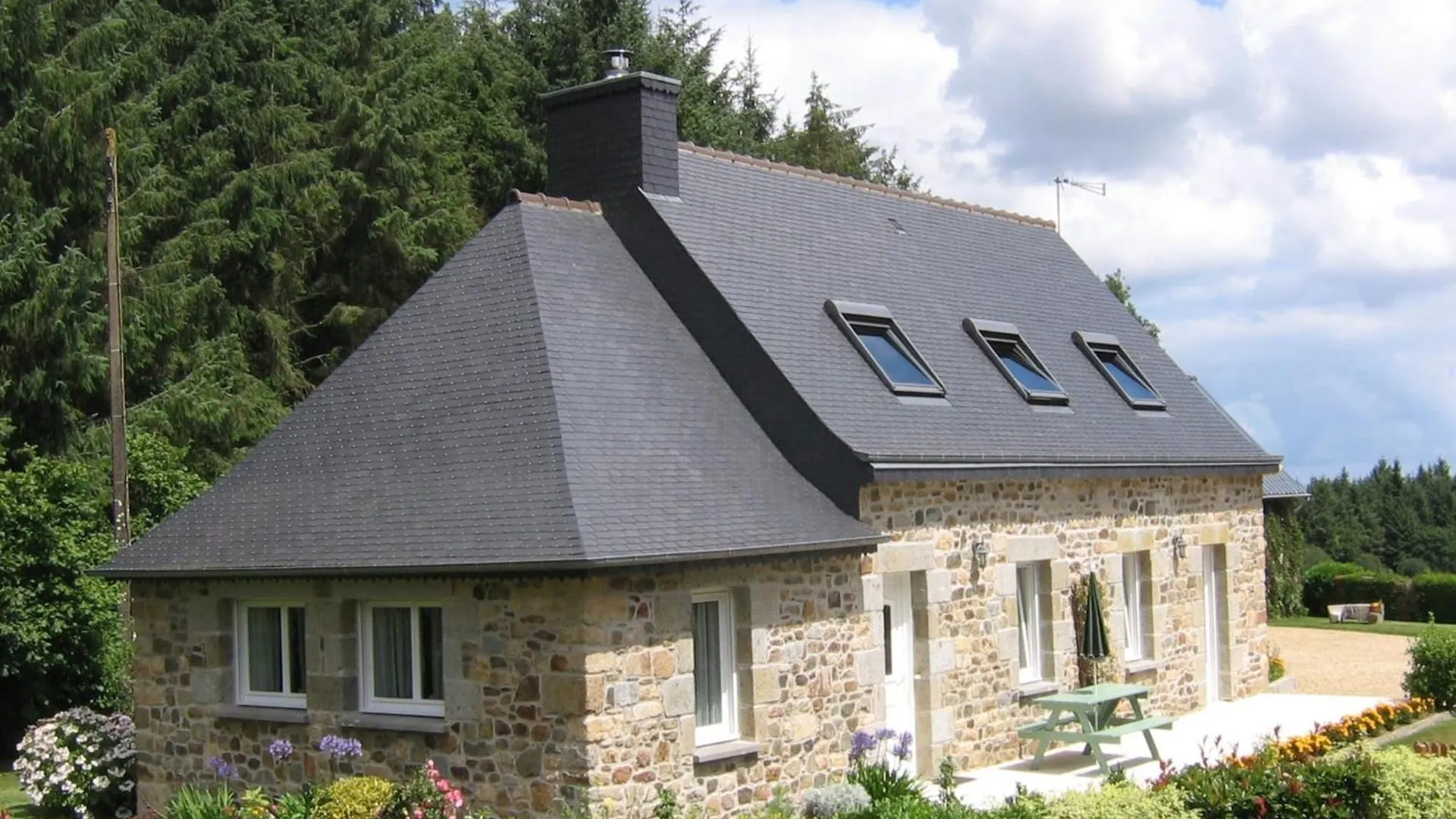 Tasteful Holiday Home In Plouvara With Garden, Cleaning Included Franciaország