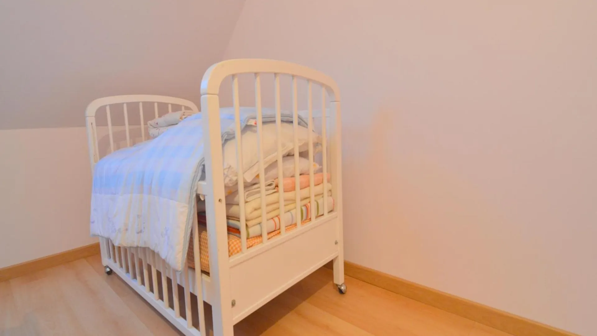 Tasteful Holiday Home In Plouvara With Garden, Cleaning Included