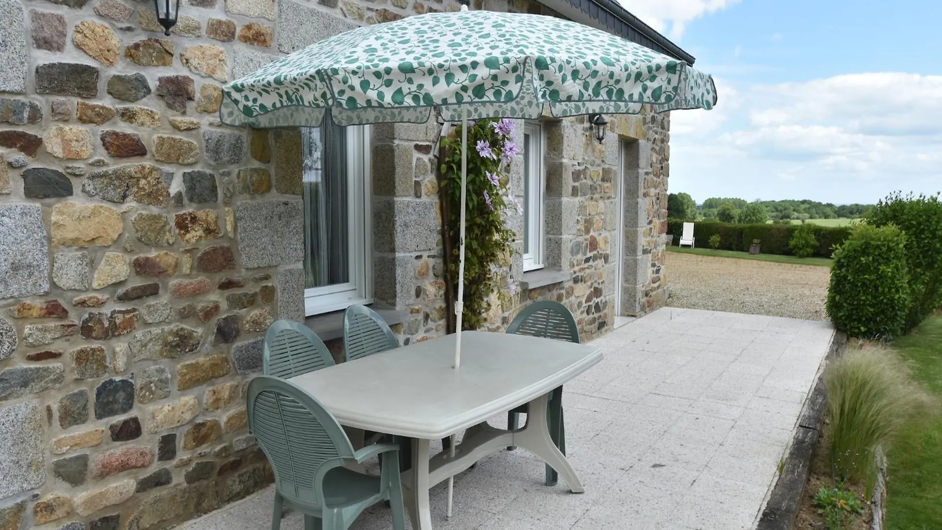 Tasteful Holiday Home In Plouvara With Garden, Cleaning Included