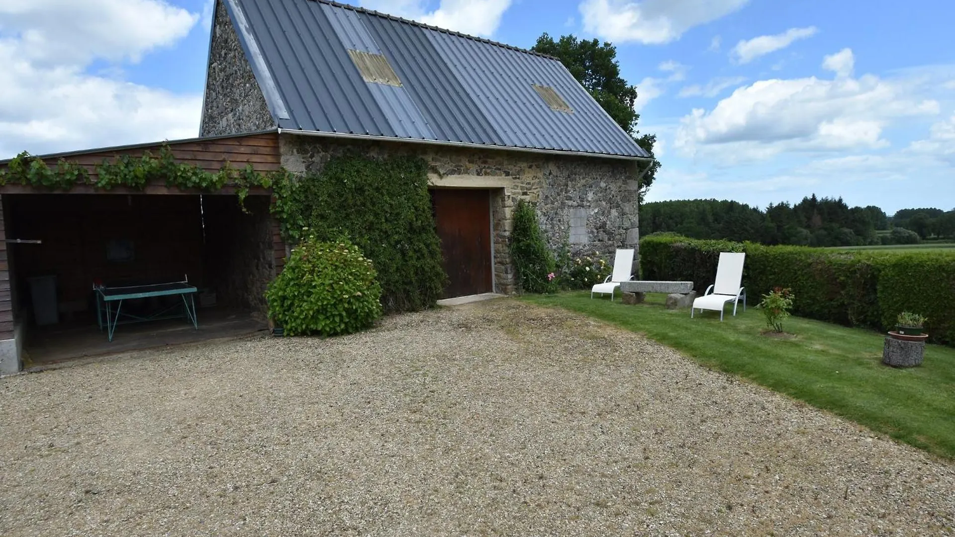 Tasteful Holiday Home In Plouvara With Garden, Cleaning Included